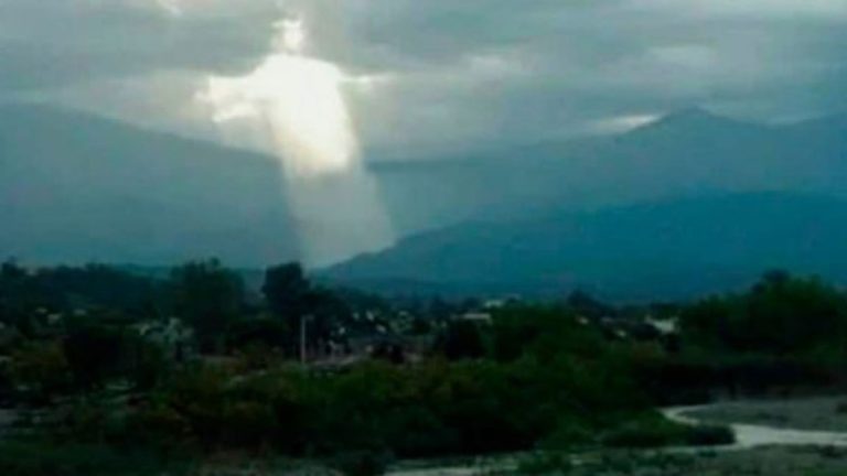 Image of Jesus Shining Through the Clouds Goes Viral