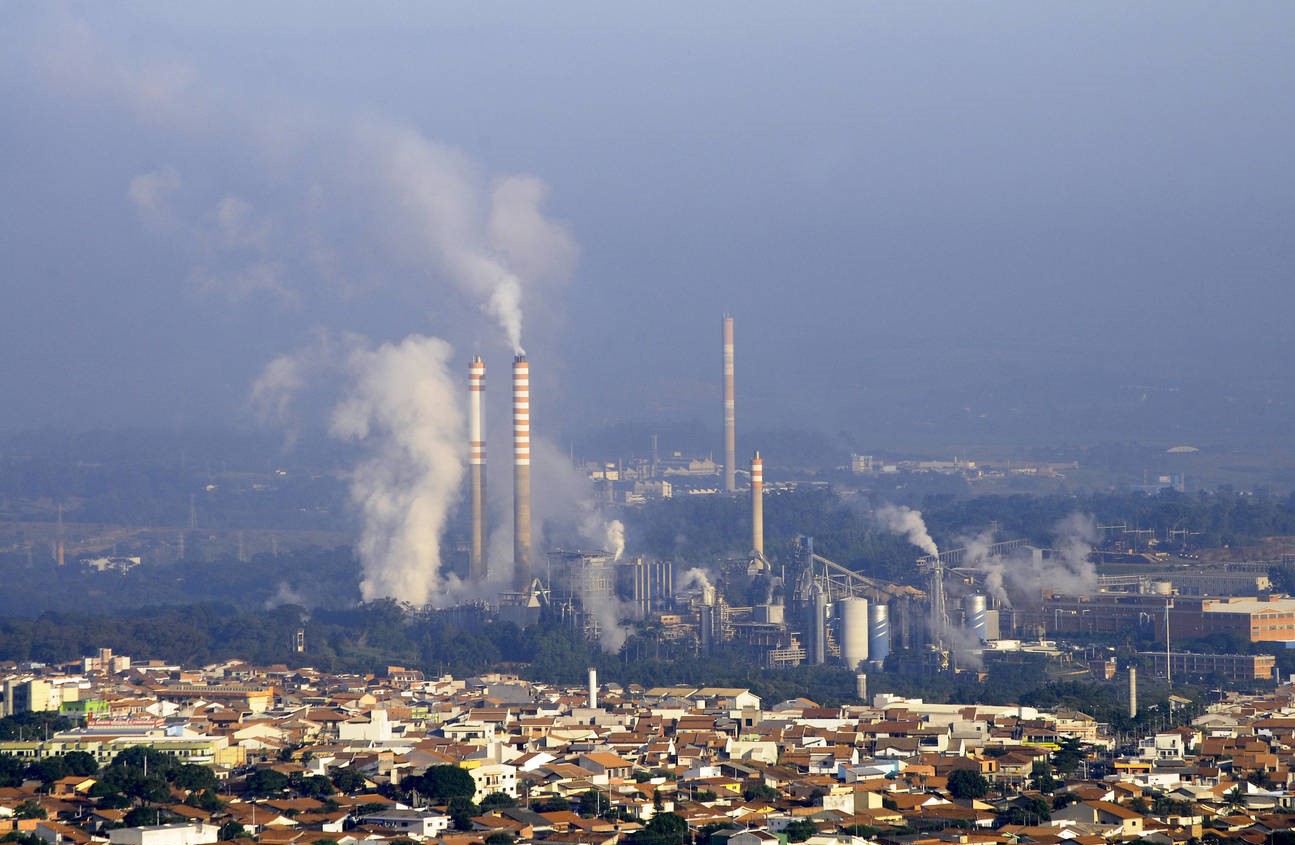 Air pollution in the municipality in the State of Sao Paulo. Image shot 04/2012. Exact date unknown.