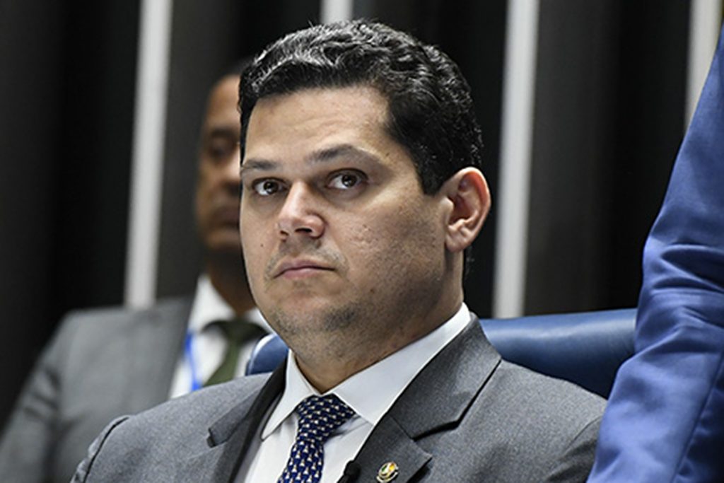 Alcolumbre argued that the Constitution does not allow two MPs on the same topic to be submitted within the same legislative period.