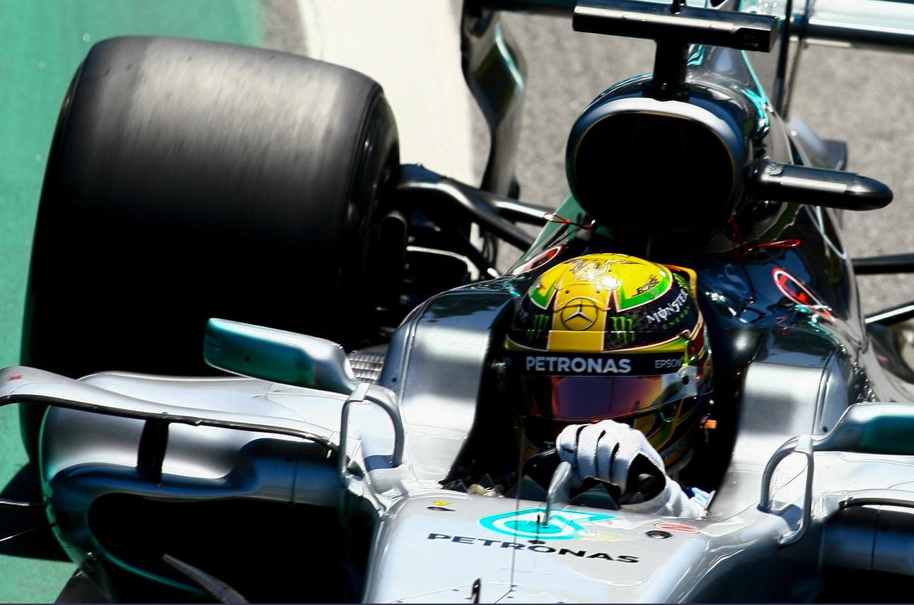Sao Paulo, Brazil . 12th Nov, 2017. SAO PAULO, SP - 12.11.2017: GRANDE PREMIO DO BRASIL DE FORMULA 1 2017 - In the photo, Mercedes driver Lewis Hamilton during the 2017 Formula 1 Brazilian Grand Prix on Sunday at the Jose Carlos Pace race track in Interla
