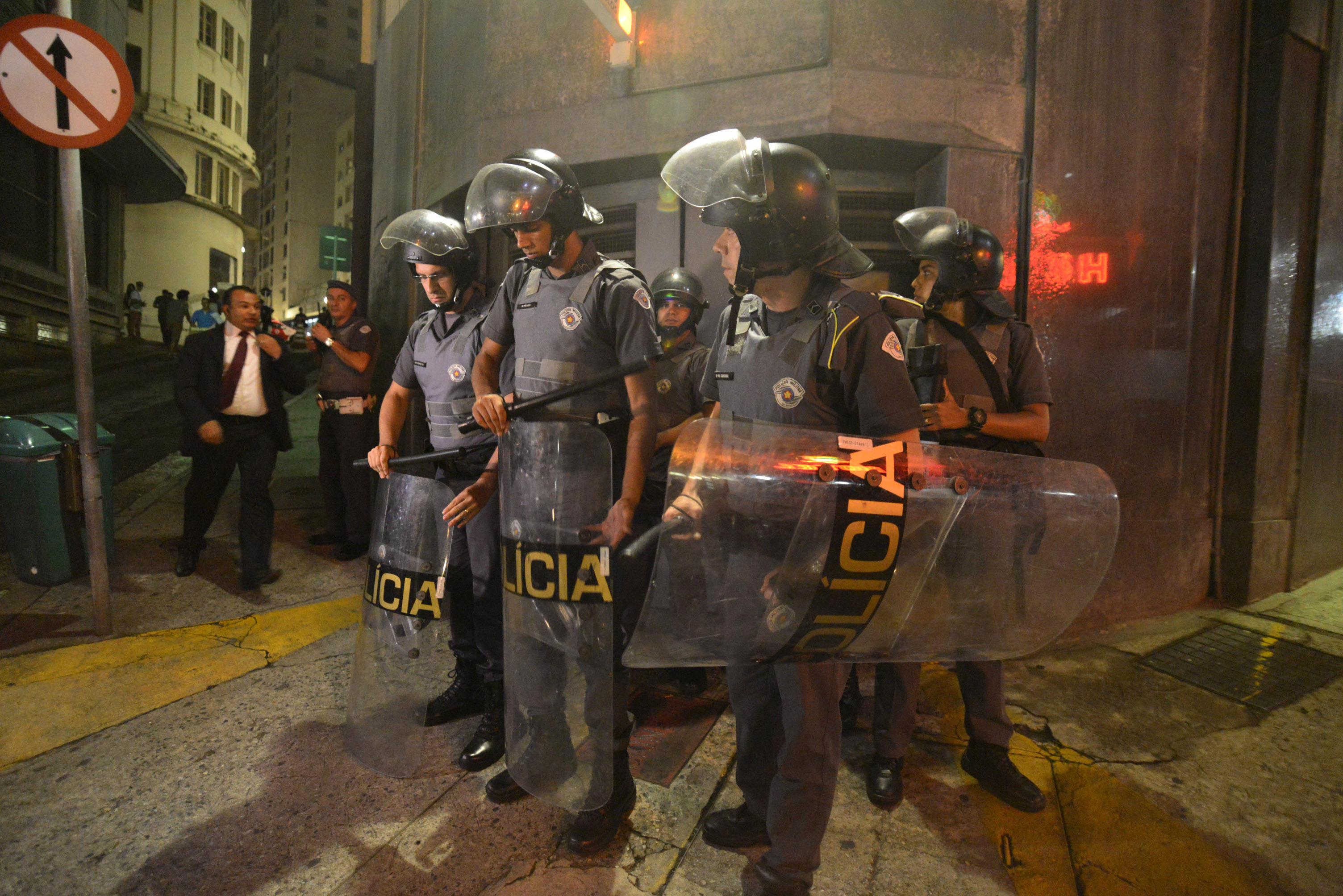 November 10, 2016 - SA£O Paulo, SA£o Paulo, Brazil - SAO PAULO, BRAZIL - PROTEST AGAINST RACISM : The Secretariat of Public Security of SA£o Paulo was invaded early Thursday evening, November 10, by about 150 protesters protesting killings by military pol