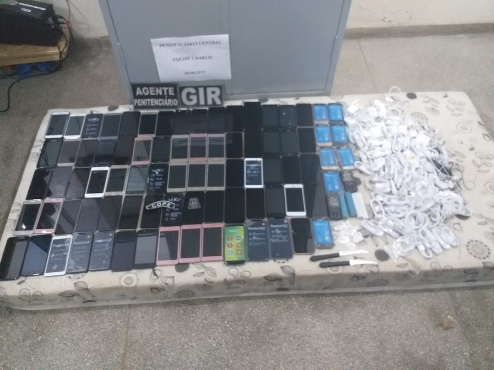 A freezer 'stuffed' with 84 cell phones was detected by agents in the Central Penitentiary of the State, in Cuiabá, capital of Mato Grosso.