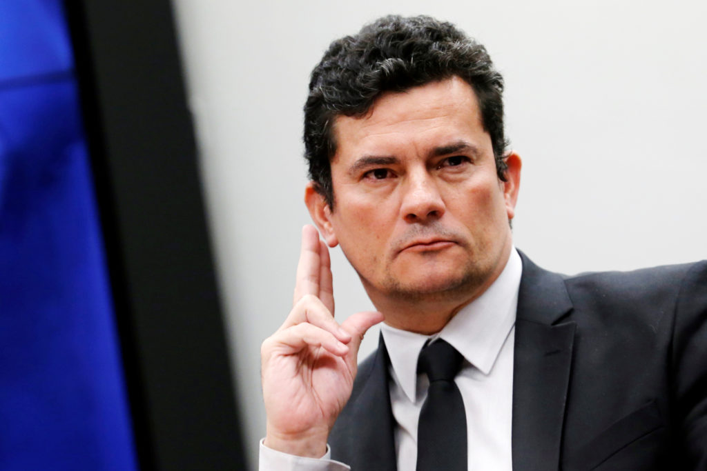 The lawsuit petitions the removal of Sergio Moro from the Ministry of Justice, "for an objective infringement of the principle of public morality".