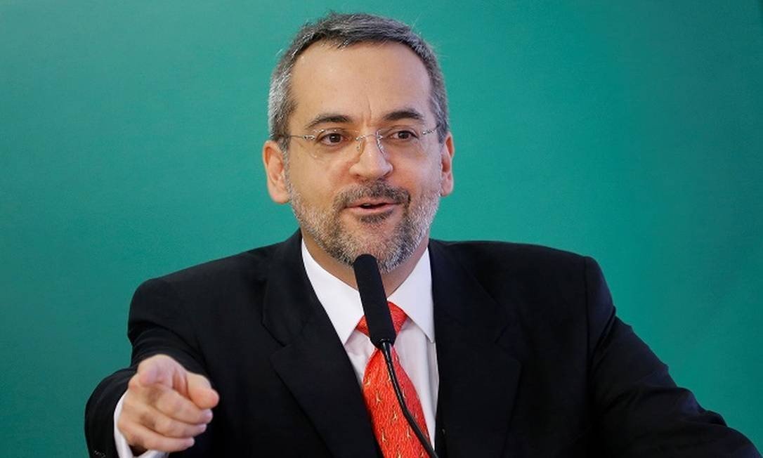 Brazilian Education Minister, Abraham Weintraub, used social networks to unleash a "joke", causing a stir and even climbing to the Twitter trend topics.
