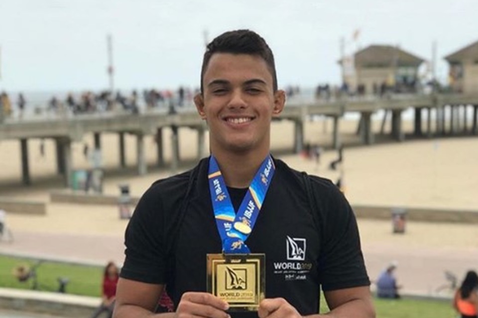 Gabriel Bona won the gold medal of youth champion in the heavyweight category for Brazil at the 2019 World Jiu-Jitsu Championship in California.