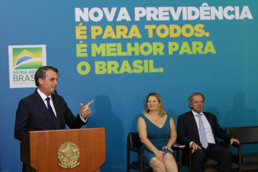 The three hacker victims Bolsonaro, Hasselmann and Guedes at a joint appearance to the Welfare Reform
