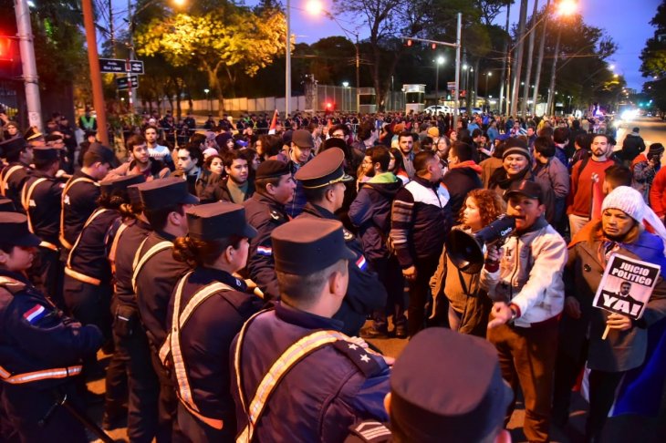 Massive protests in Paraguay against the deal