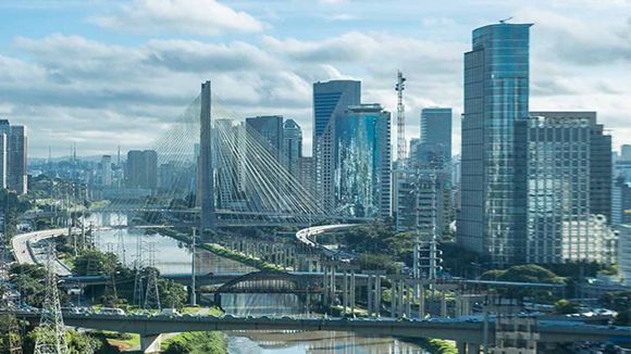"São Paulo suffers because it contains the majority of industries, but there is no structural issue pressing the São Paulo economy. With the approval of the reforms, there is a real chance of recovering."