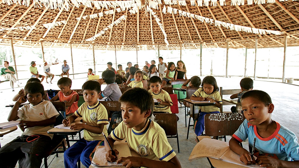 The concept of a militarized school in indigenous reserves aims to bolster the "study of all things Brazilian," through subjects that encourage hierarchy, the feeling of love for the country and the defense of villages.
