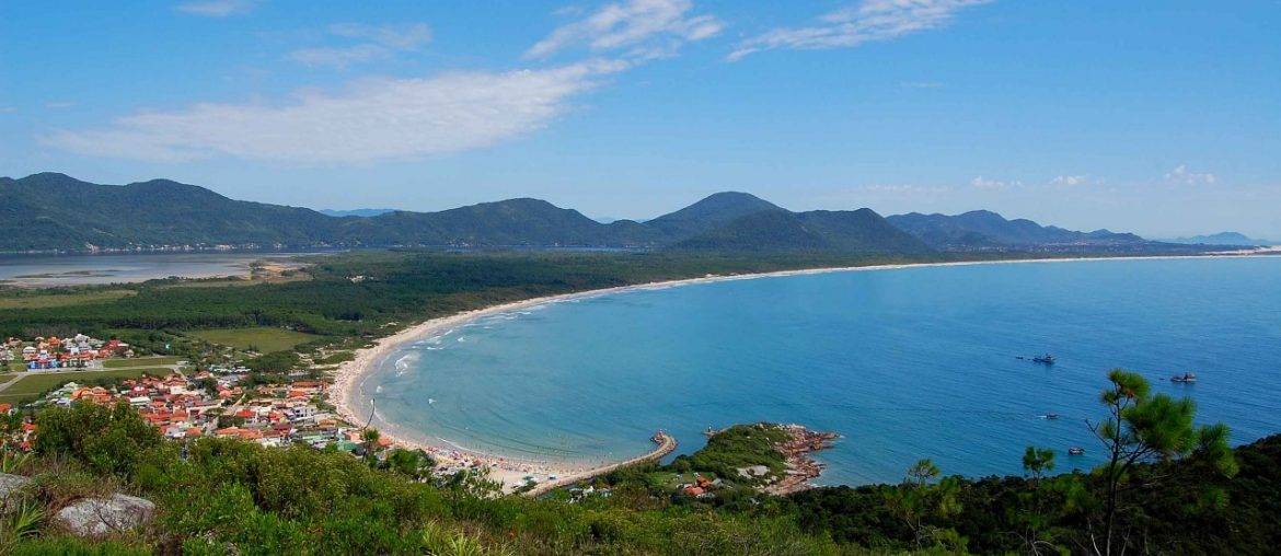 Florianópolis is a modern city in the middle of nature.