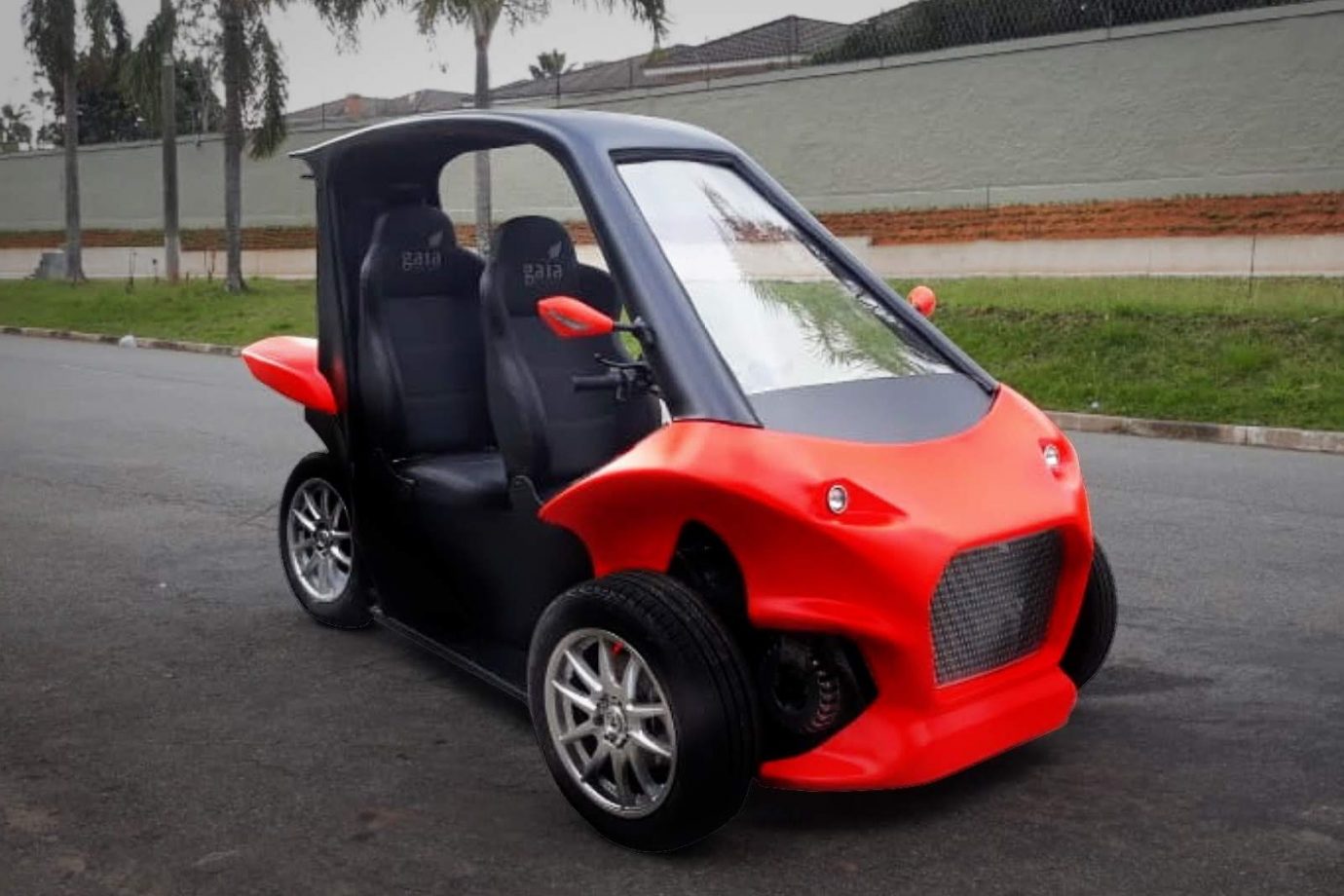The Gaia tricycle, which should reach the market by the end of the year, is an intermediate between a motorcycle and a minicar.