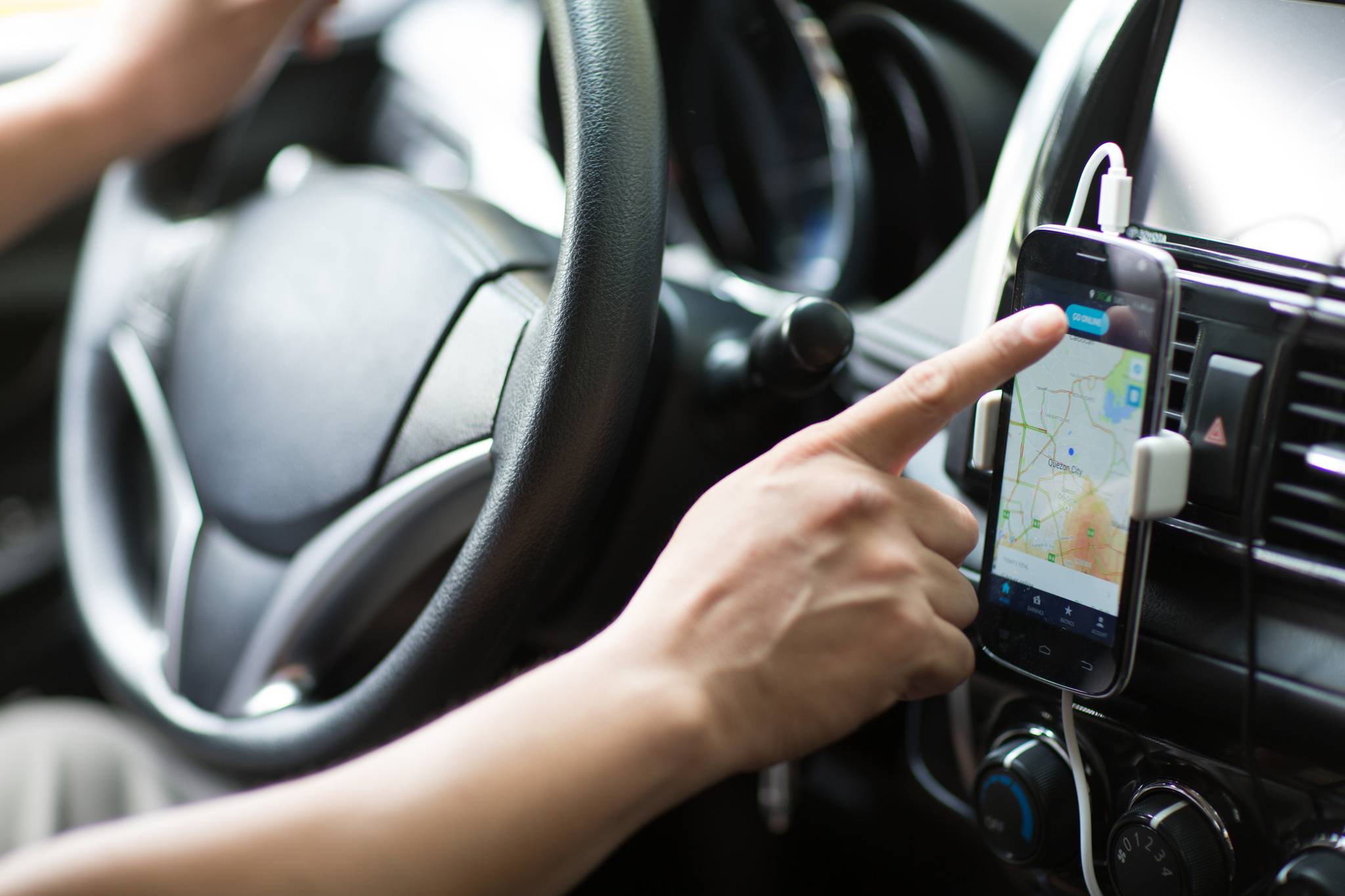 The High Labor Court (TST) has ruled that Uber drivers have no employment relationship with the company but rather a a partnership relationship.