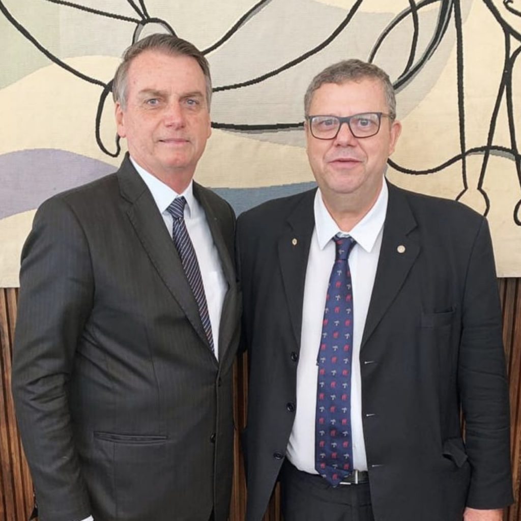 Pictures of a long-lasting friendship. Jair Bolsonaro and Luiz Armando. (Photo internet reproduction)