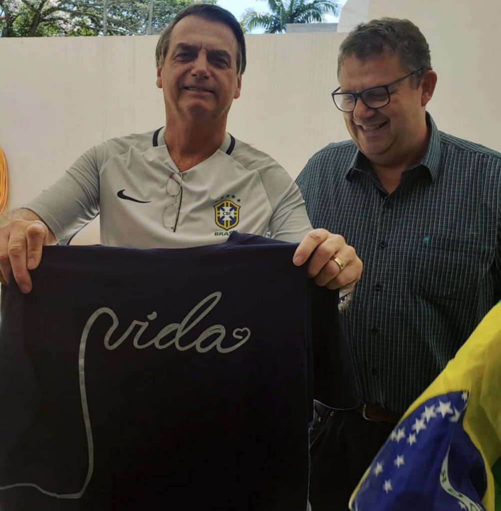 Picture of a long-lasting friendship. Jair Bolsonaro and Luiz Armando. (Photo internet reproduction)