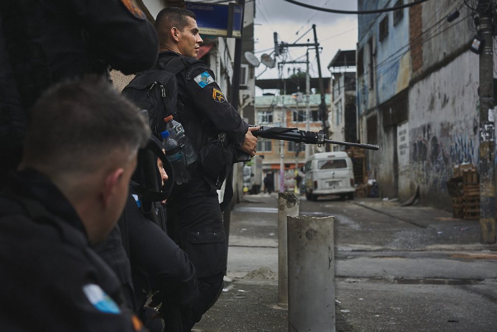 Police from the 18th Police Battalion operate in Cidade de Deus {Photo: C.H. Gardiner)