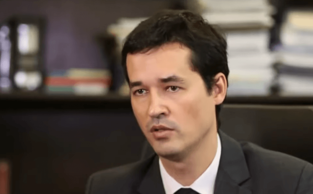 According to the conversations, they informed reporters from the newspaper O Estado de S. Paulo, anticipating the move, to put pressure on the investigator. Dallagnol would have been the one responsible.