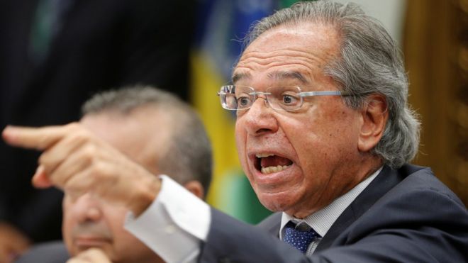 As a result of a decision by Bolsonaro, Guedes is also working on an exit for the COAF - the agency that identified Flávio's atypical transactions.