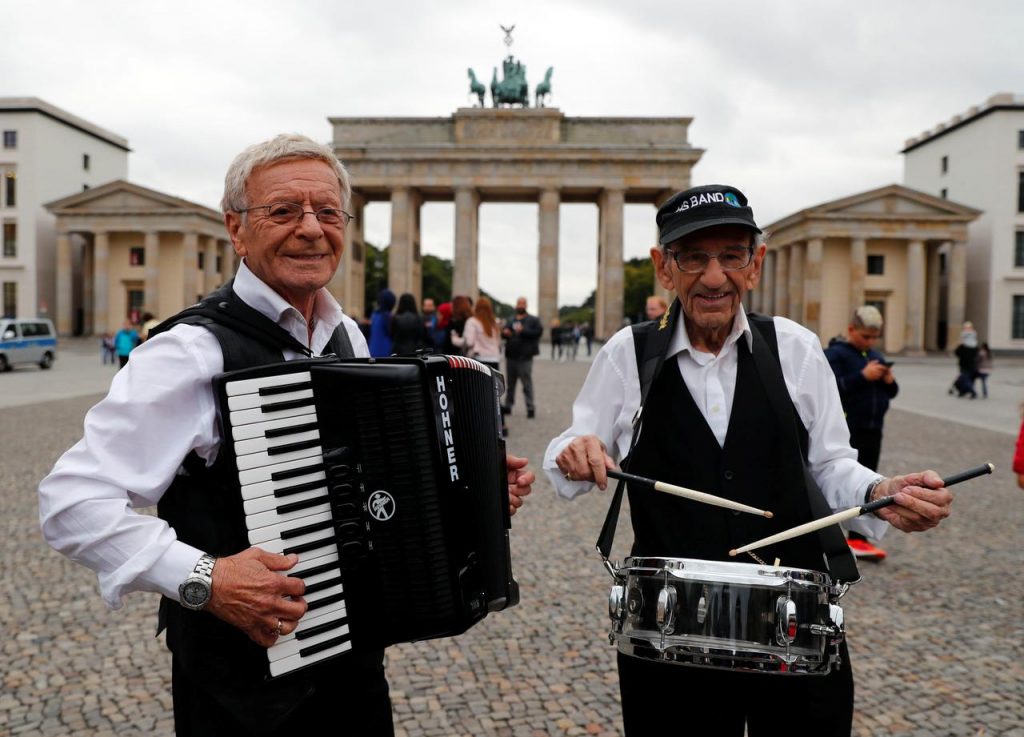 Sometimes, when he travels, he takes one or two musicians with him. His repertoire is klezmer music, a Jewish style typical of pre-war Eastern Europe.