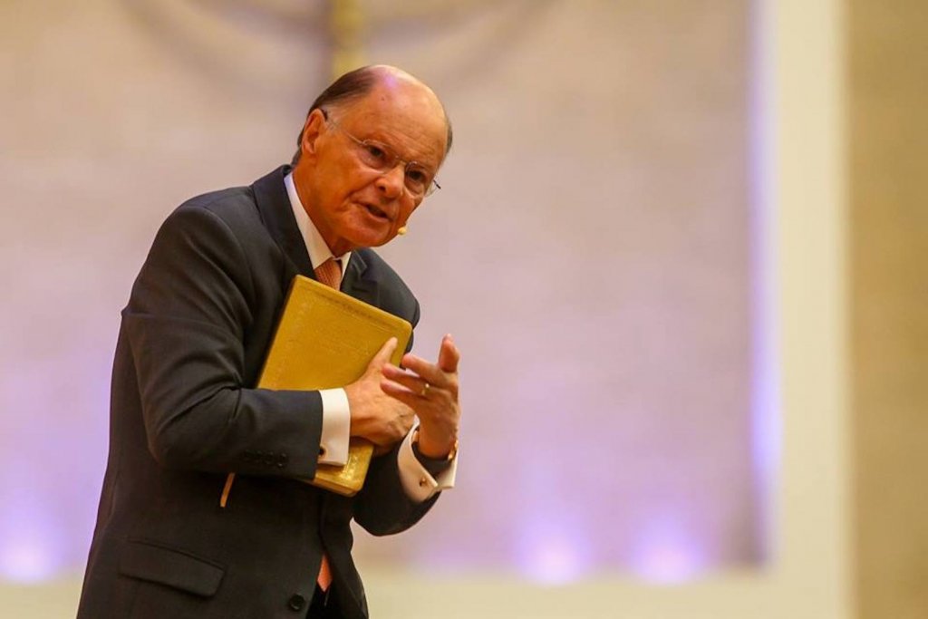 zil’s Foreign Affairs Ministry (Itamaraty) has granted diplomatic passports to evangelical bishop Edir Macedo, founder and leader of the Universal Church of the Kingdom of God, and his wife, according to the Official Registry.