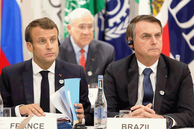 "Before discussing or accepting anything from France (...) (Emmanuel Macron) must ease his words and, once that is done, we can talk”, said the Brazilian president.