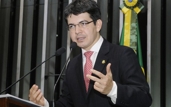 Randolph Frederich Rodrigues Alves (Garanhuns, 6 November 1972), commonly known as Randolfe Rodrigues, is a Brazilian journalist and politician.