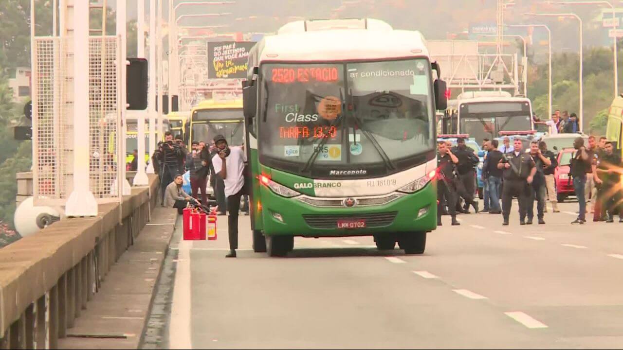 Brazil,Hijacker outside bus just before getting killed by sniper in Rio