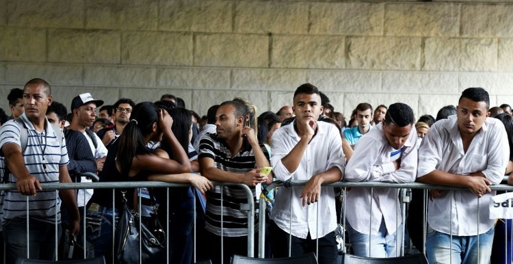 There are 12.8 million unemployed in the country and 28.4 million who work less hours than they could.