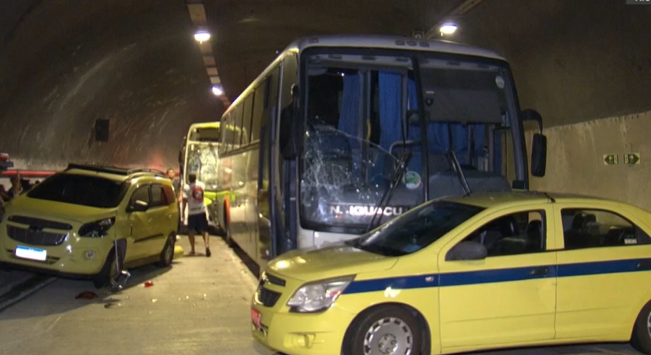 According to Rio's City Council Center of Operations, the accident occurred around 18:00h