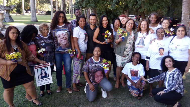 The grief of families who saw loved ones disappear, without further explanation, was shared on Friday, August 30th, in a meeting in the gardens of the Palácio Guanabara.