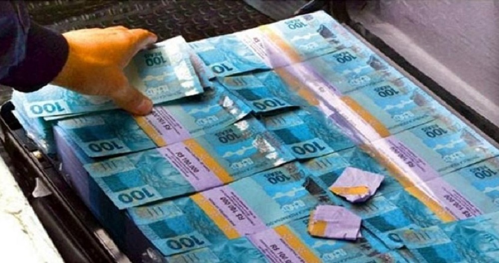 Despite the stabilization and reduction of the government's indebtedness in the coming years, the Treasury report stressed that gross debt will remain high in relation to other countries similar to Brazil.