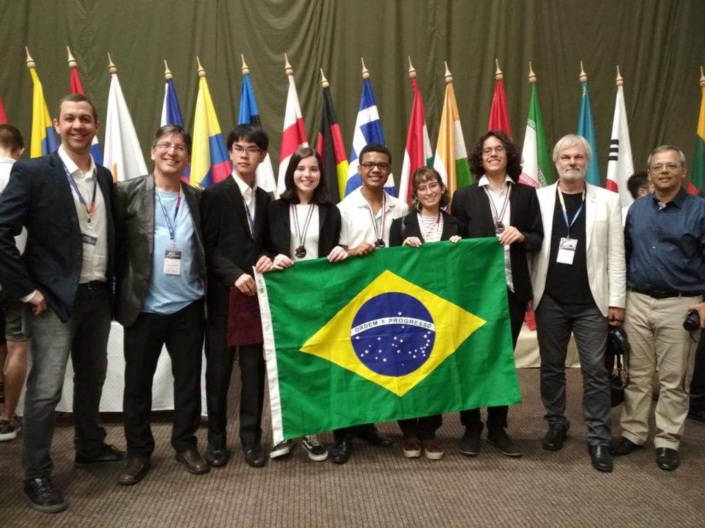 The Brazilian delegation conquered three medals and two honorable mentions.