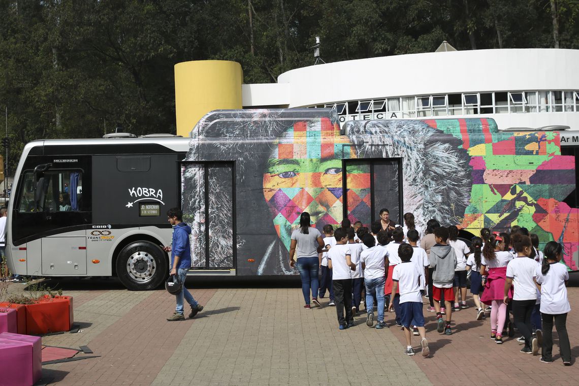 The bus was named 'Galeria Circular' ("Itinerant Gallery") and will travel through 12 locations in the city of São Paulo and in downtown Diadema.