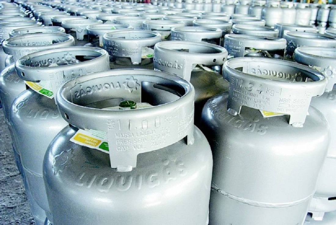 Brazil’s Petrobras to Lower Bottled Gas Price as of Monday