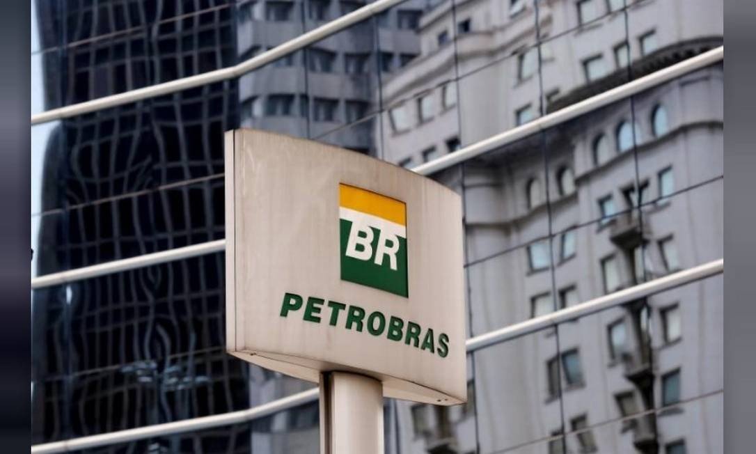 Petrobras cuts gasoline prices by 9.5 percent and diesel prices by 6.5 percent amidst the sharp drop in oil.