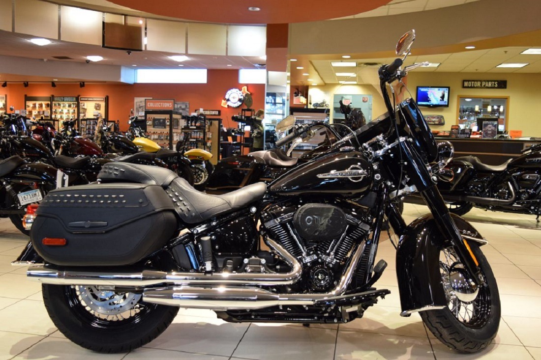 Motorcycles Riding Into BarraShopping Mall During Father’s Day Week