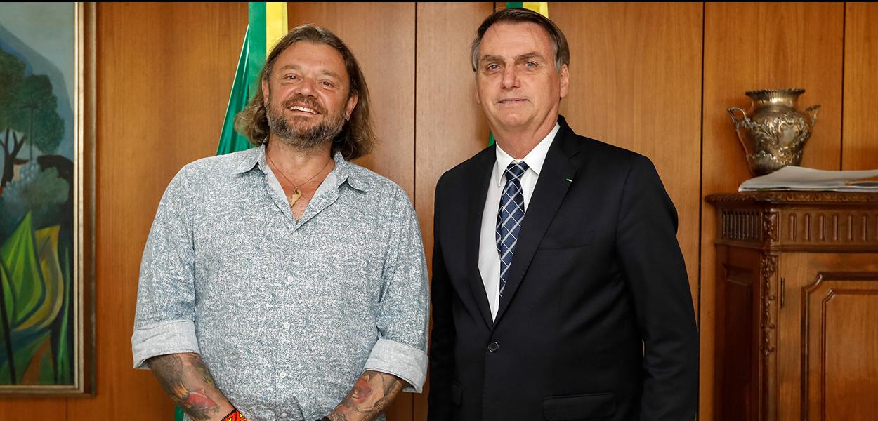 The new Brazilian Tourism Ambassador, Richard Rasmussen, with Brazilian President Jair Bolsonaro.