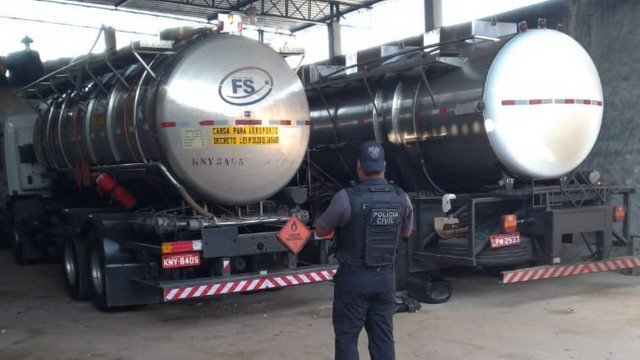 Police conducted an operation Thursday investigation militias involved with stealing gas from a local Petrobras facility (Photo: Police Release)