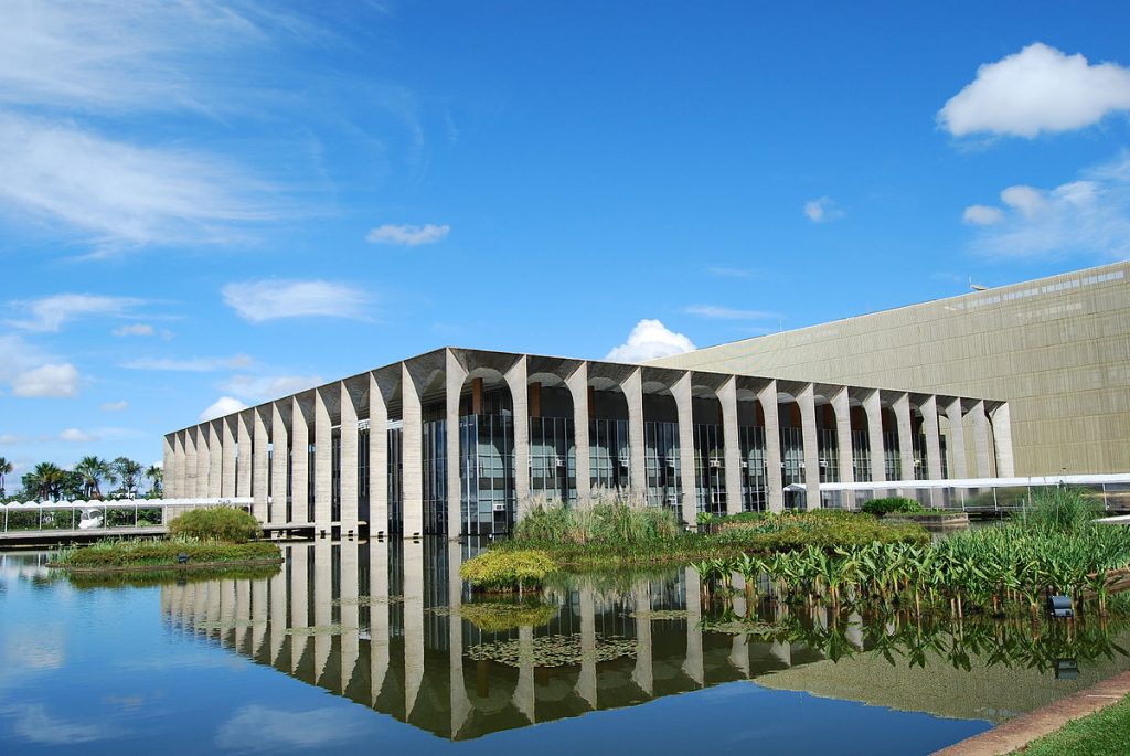 the note emphasizes that the UN should focus its efforts on the most pressing issues", thus preventing any precipitation in Brazil's domestic policy "where the three powers operate in absolute autonomy and the rule of law is in full force".
