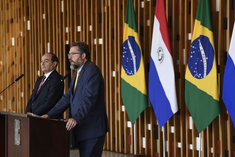For Ernesto Araújo, the two countries "are experiencing a moment of great convergence of policies and world vision. We are in an ideal moment to put into practice a strategic policy for Brazil and Paraguay," said the Paraguayan foreign minister.