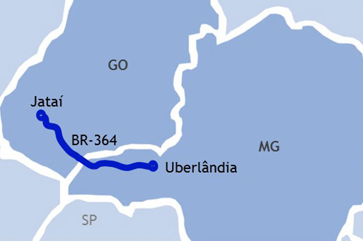 The road connects the municipality of Jataí in Goiás State to the city of Uberlândia in Minas Gerais State, in a total of 437 kilometers.
