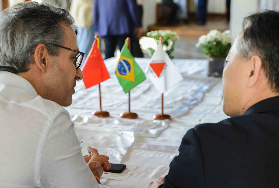 The Governor of Minas Gerais, Romeu Zame, met with Chinese investors.