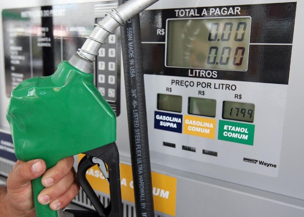 “Oil Price is up to Petrobras,” Says Economy Minister Guedes