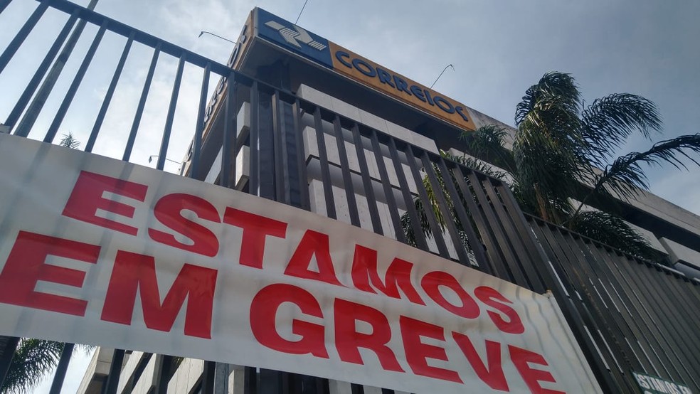 The strike was the way that state employees found to counter the federal government's proposal to privatize the Correios.