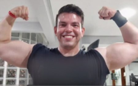 Murilo Morais is a city-famous devout Gospelsinger with his own Youtube channel. But his faith does not seem to prevent him from beating his much weaker girlfriend half to death.