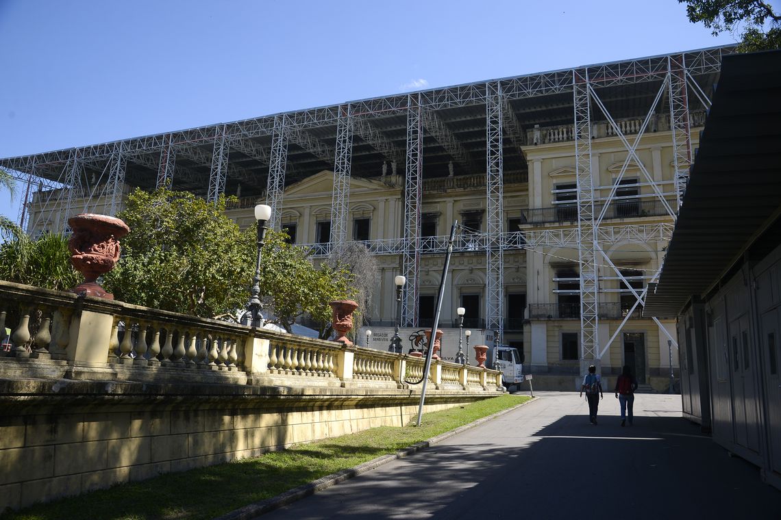The director of the National Museum in Rio de Janeiro, Alexander Kellner, said that several important donations to restore the scientific and research collection have already been promised and delivered.
