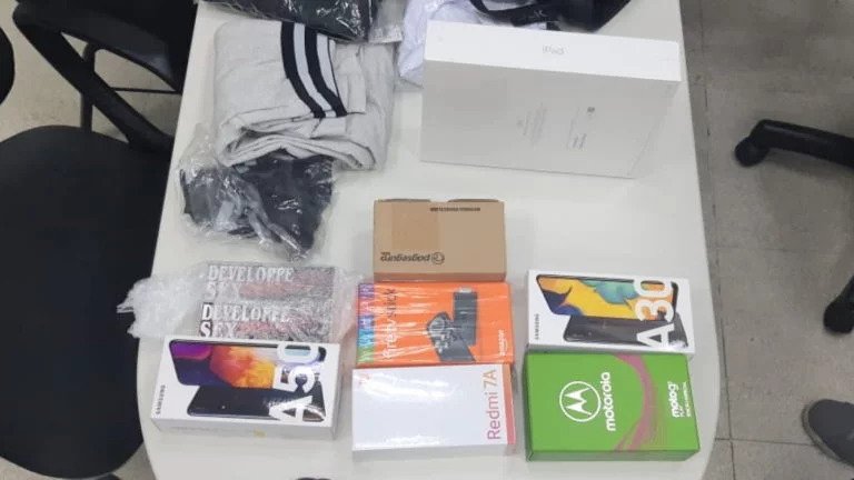 In total, the police estimate that the manager has stolen more than 200 objects, resulting in losses of approximately R$400,000.