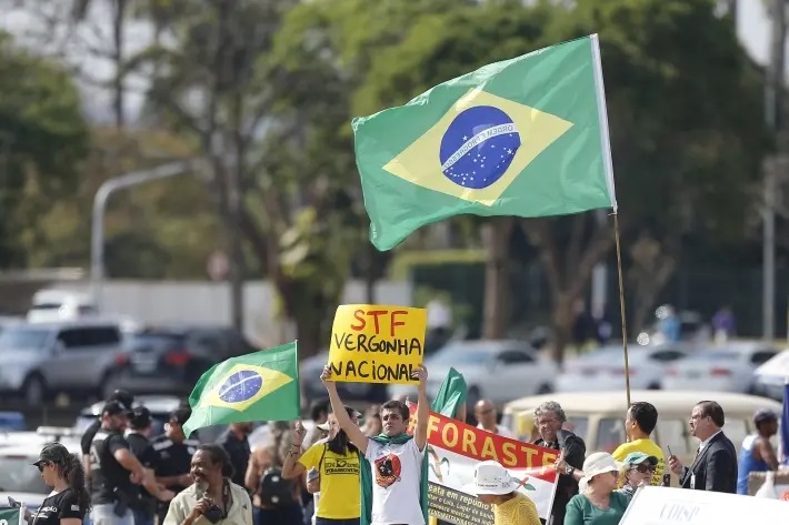 Demonstrators protested in the Three Powers Square in Brasília against the Federal Supreme Court (STF).