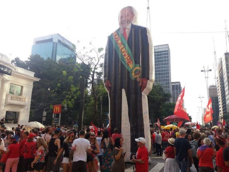 Demonstrators Demand “Free Lula” in São Paulo Protest