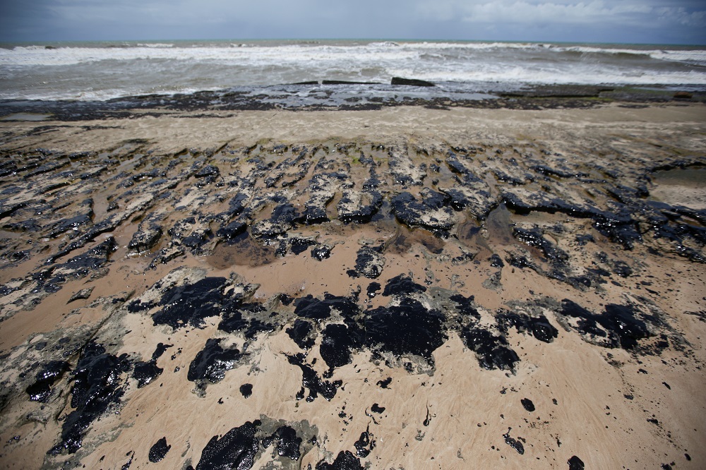 Bahia Decrees State of Emergency for Oil Spills on Coast
