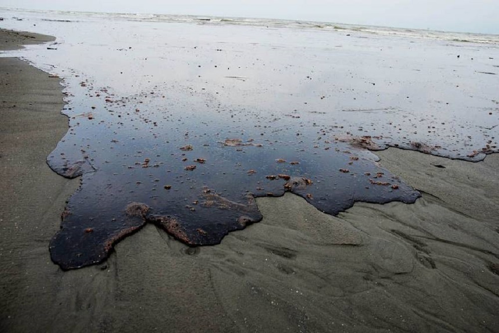 Venezuela Denies Responsibility for Oil Spills on Brazilian Coastline